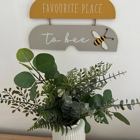 Holiday home Honeybee House *